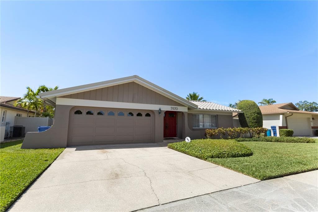 7670 JUSTIN COURT N ST PETERSBURG, FL 33709