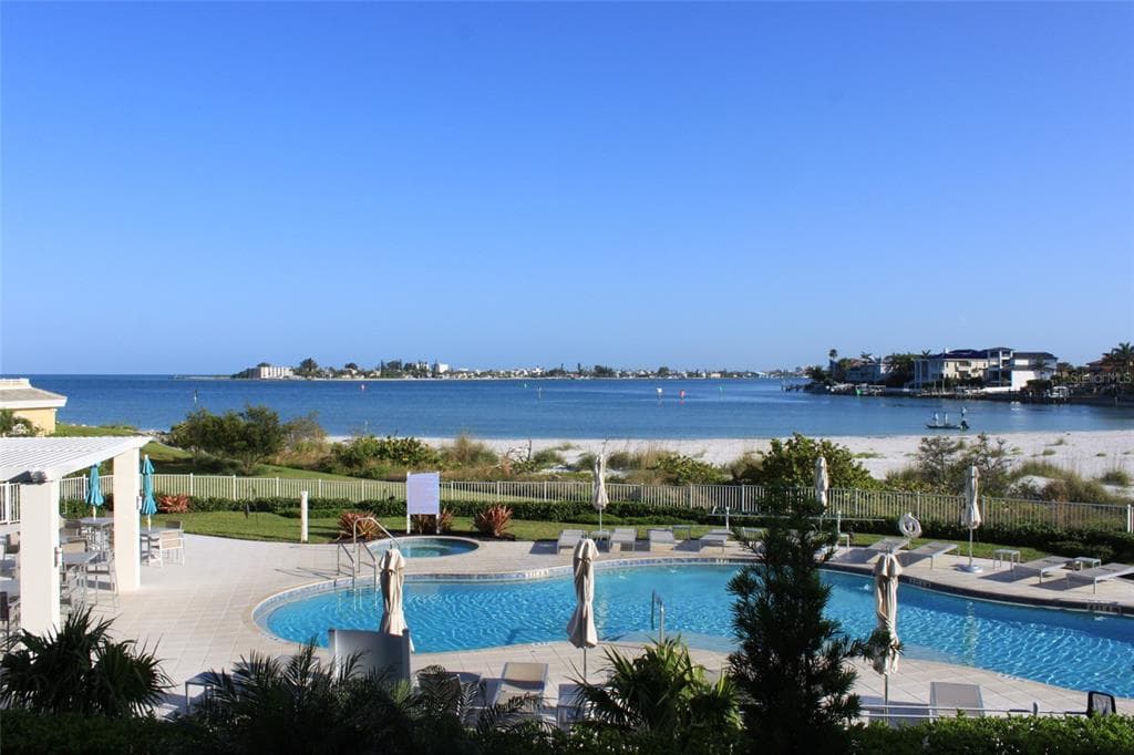 650 COLLANY RD Unit 202