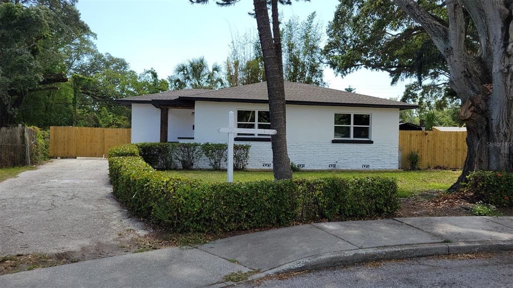 1726 25TH AVENUE S ST PETERSBURG, FL 33712
