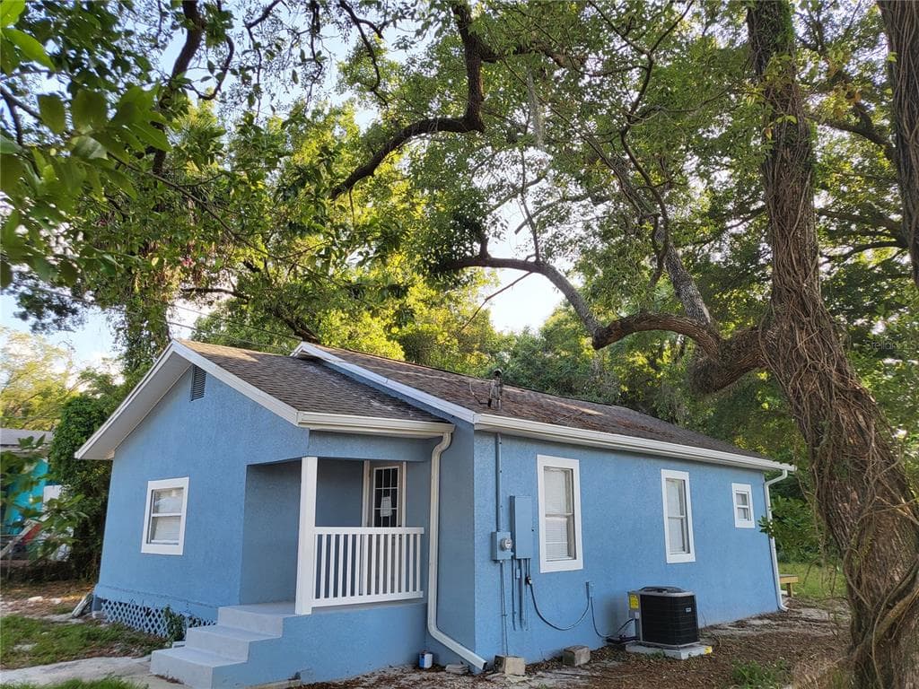8608 N 15TH STREET TAMPA, FL 33604