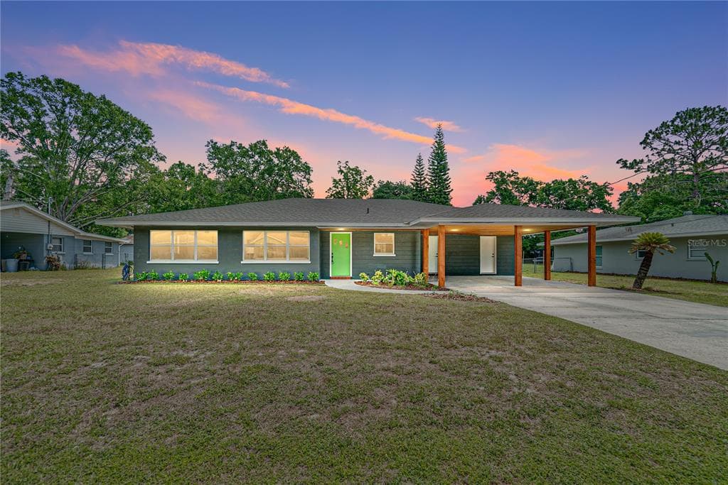 5817 LAKE BREEZE AVENUE LAKELAND, FL 33809