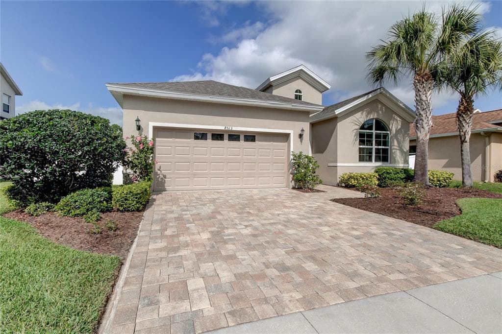 8513 EAGLE BROOK DRIVE LAND O LAKES, FL 34638