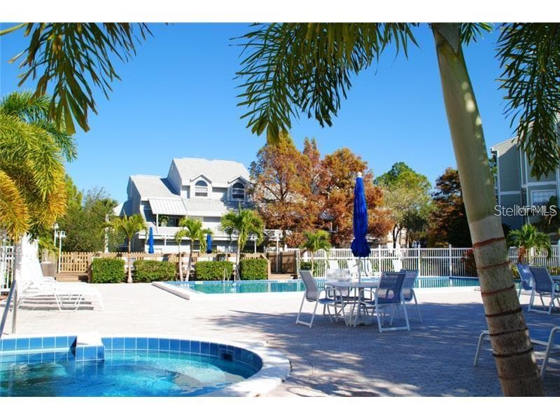6817 STONESTHROW CIRCLE N UNIT 17205 ST PETERSBURG, FL 33710