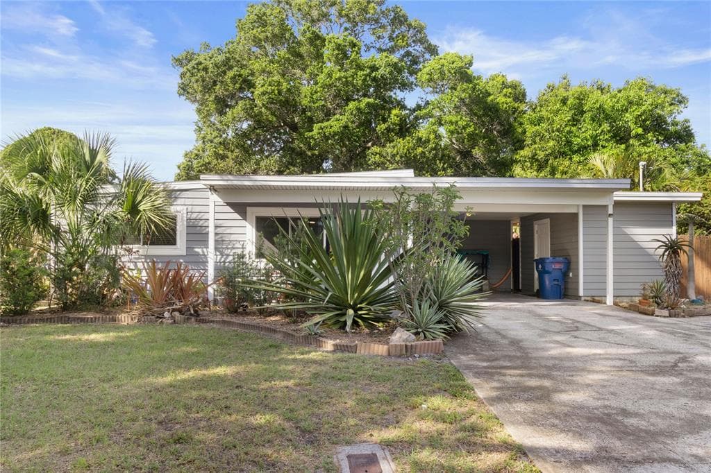 135 MELODY LANE LARGO, FL 33771