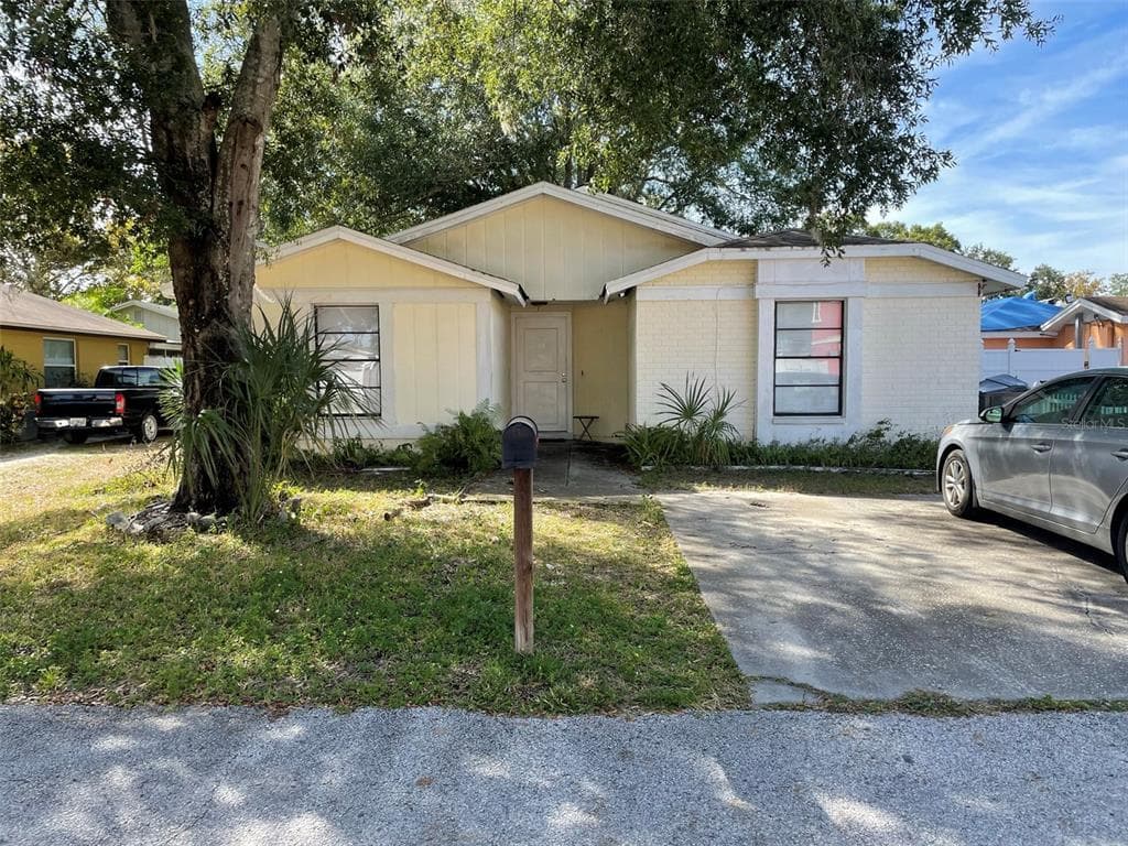 9605 ELGIN COURT TAMPA, FL 33615