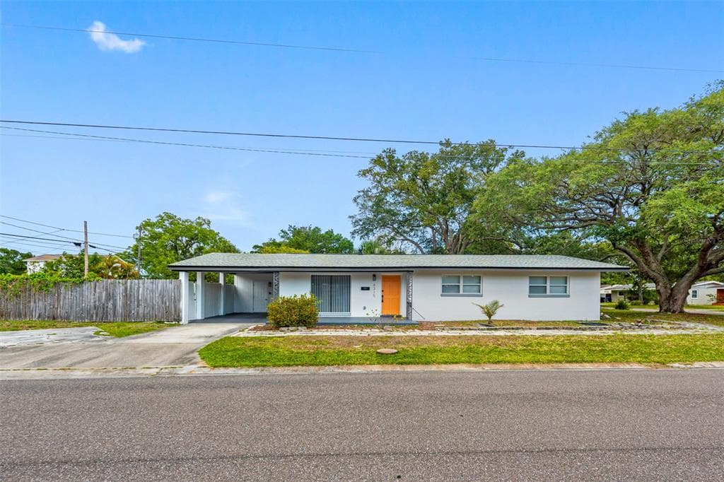 4315 BAY STREET NE ST PETERSBURG, FL 33703