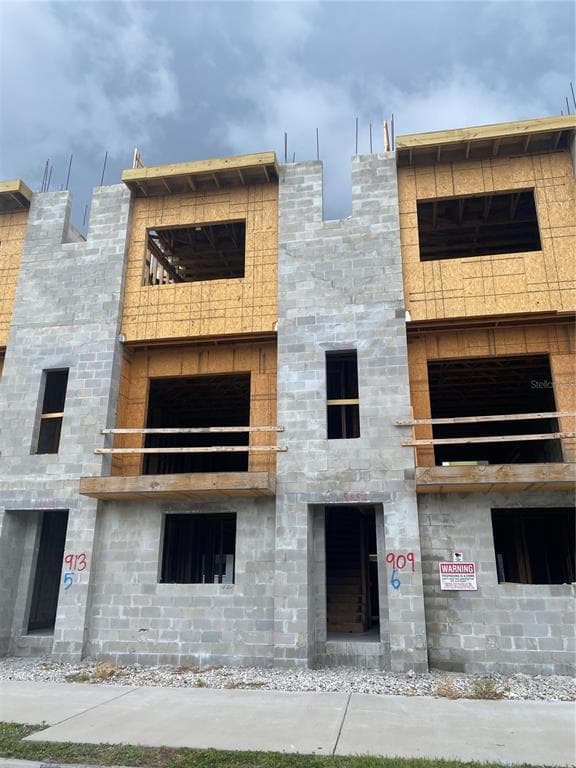 909 ARLINGTON AVENUE N ST PETERSBURG, FL 33705