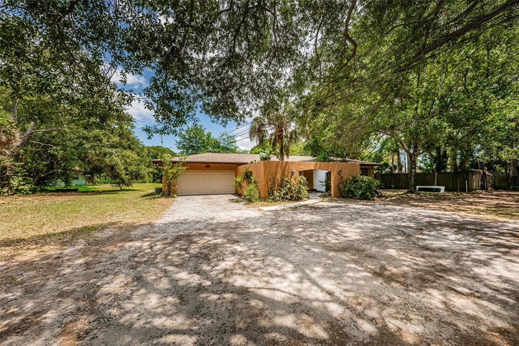 1813 SHERWOOD CIRCLE CLEARWATER, FL 33764