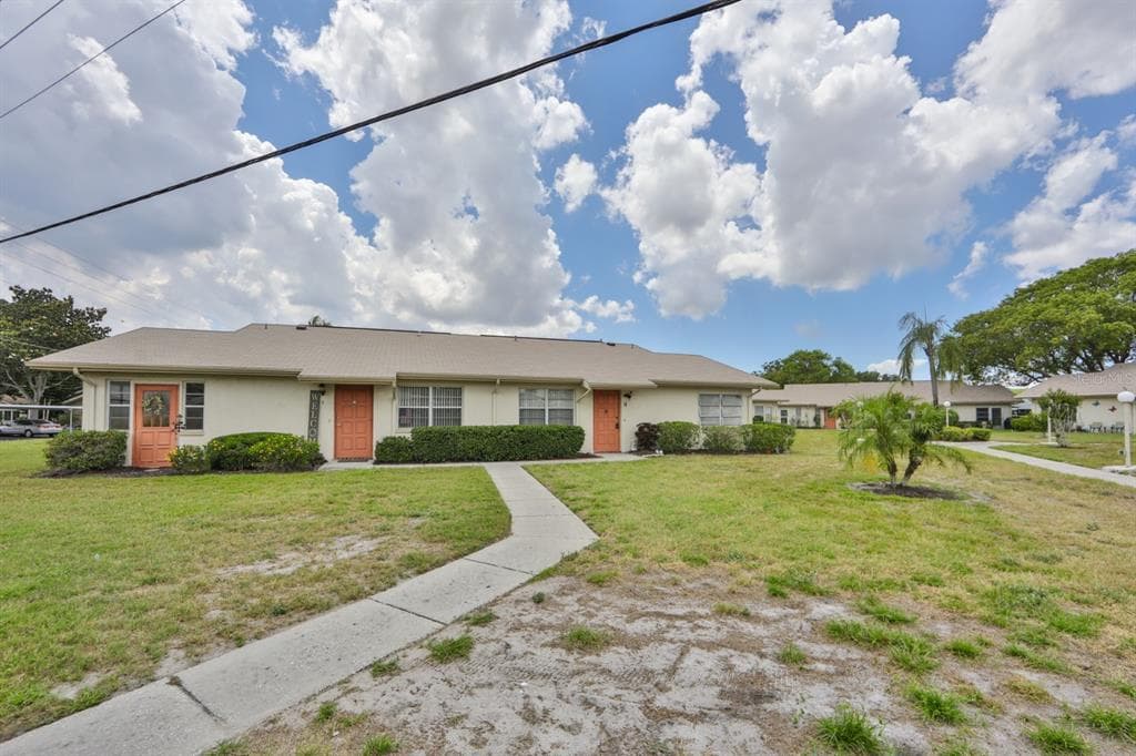 1906 CANTERBURY LANE UNIT 4 SUN CITY CENTER, FL 33573