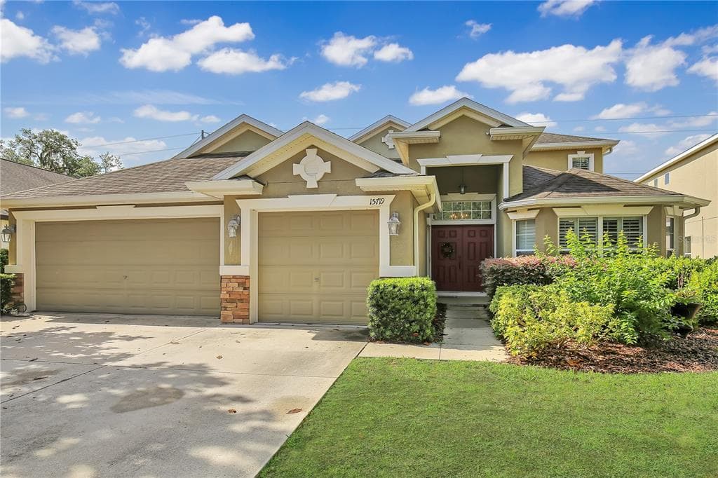 15719 STARLING WATER DRIVE LITHIA, FL 33547
