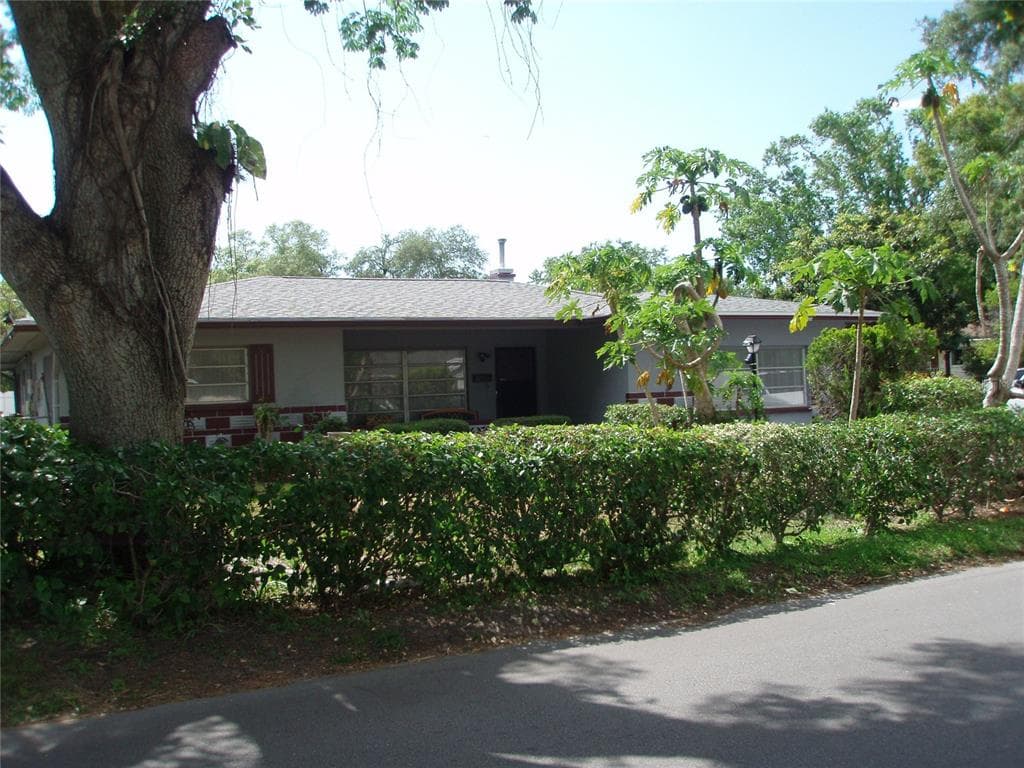 1006 RIDGE AVENUE CLEARWATER, FL 33755