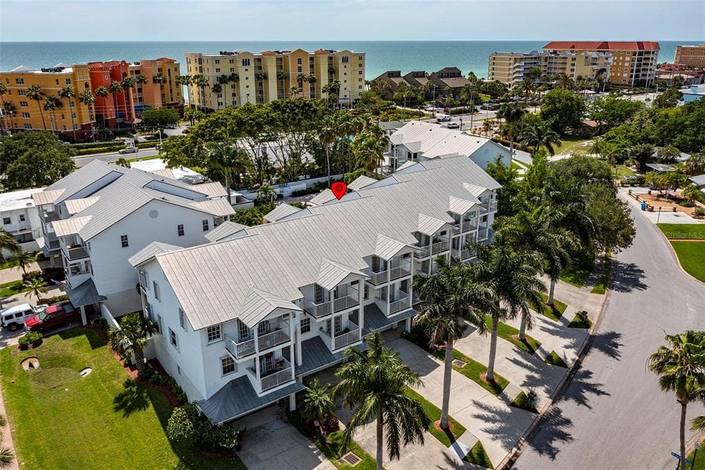 137 BATH CLUB CIRCLE NORTH REDINGTON BEACH, FL 33708