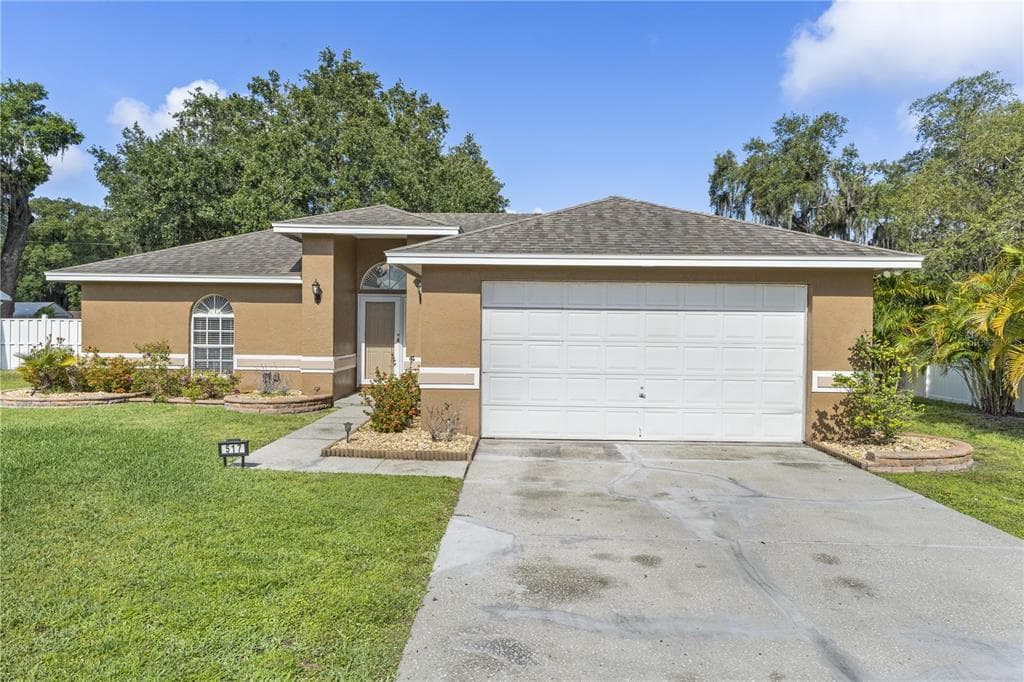 517 HOLLOWAY SHORES DRIVE LAKELAND, FL 33801