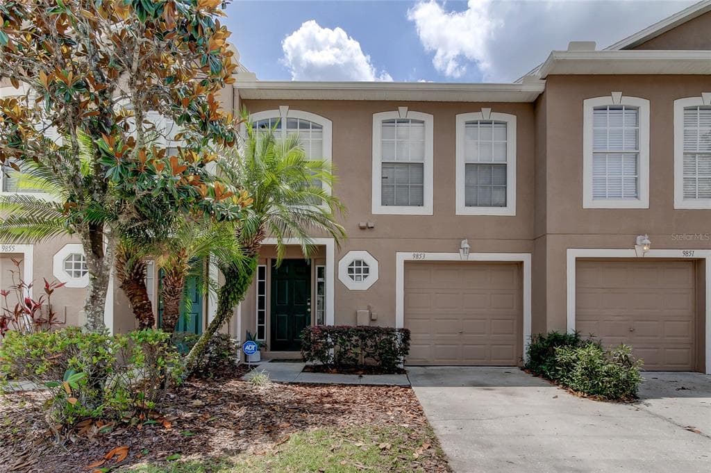 9853 ASHBURN LAKE DRIVE TAMPA, FL 33610