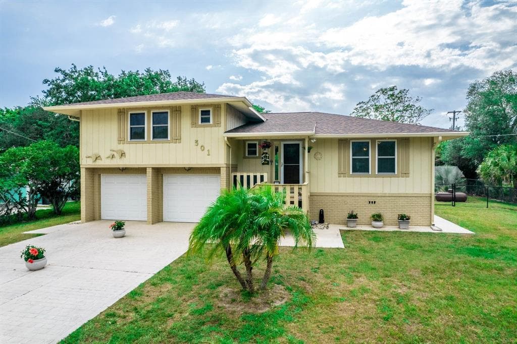 301 10TH STREET SW RUSKIN, FL 33570
