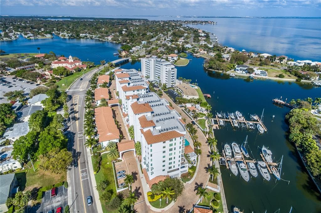 1325 SNELL ISLE BOULEVARD NE UNIT 911 ST PETERSBURG, FL 33704