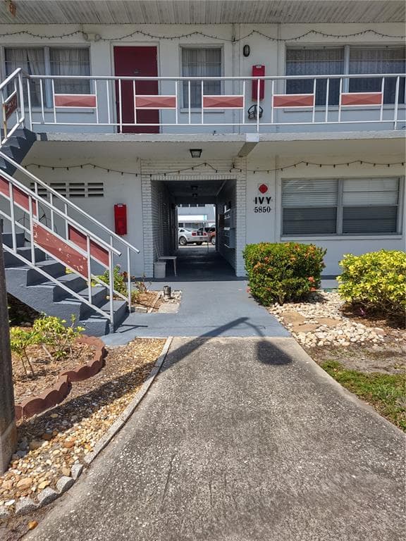 5850 18TH STREET N UNIT 7 ST PETERSBURG, FL 33714