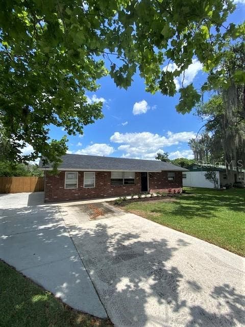 13944 1ST STREET DADE CITY, FL 33525