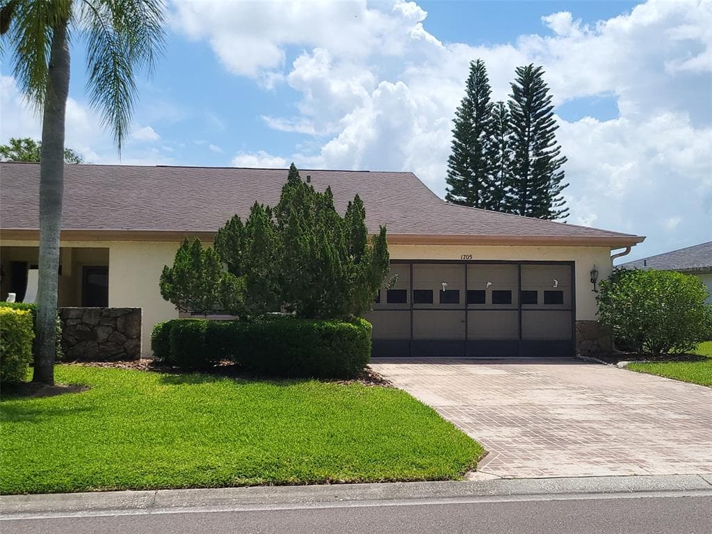 1705 HAMMERSMITH DRIVE UNIT 6 SUN CITY CENTER, FL 33573