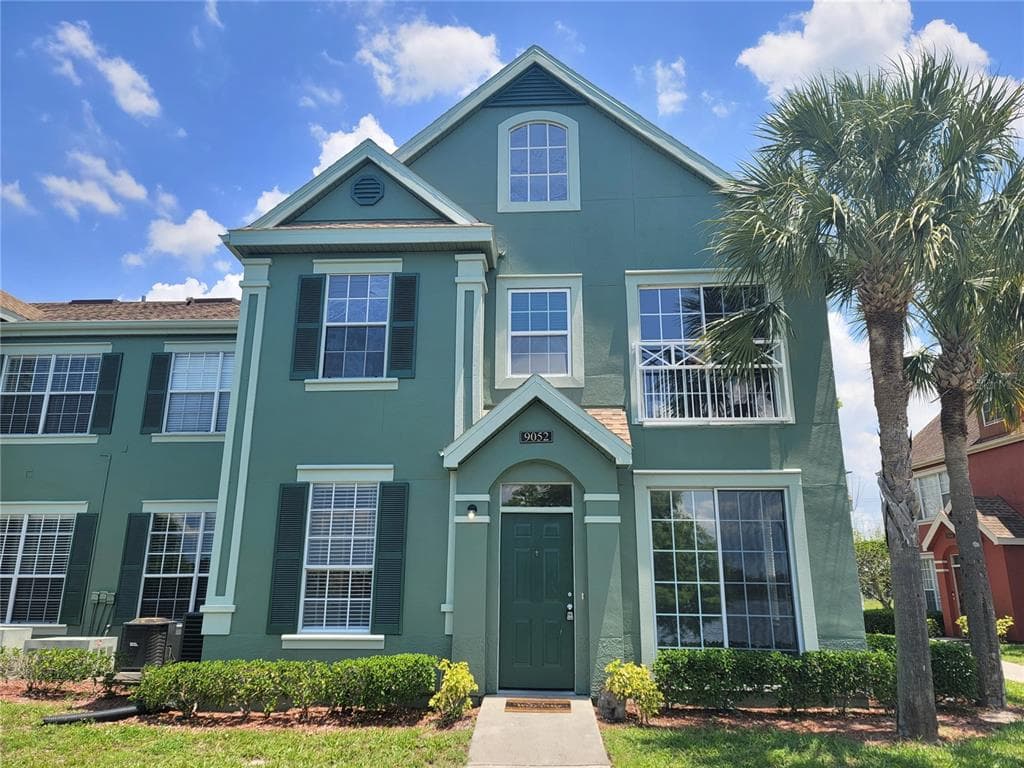 9052 LAKE CHASE ISLAND WAY UNIT 9052 TAMPA, FL 33626