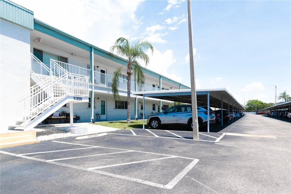 5356 81ST STREET N UNIT 4 ST PETERSBURG, FL 33709