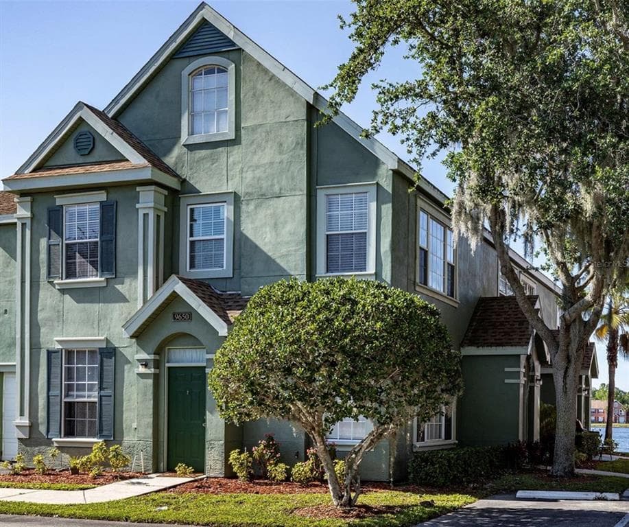 9652 LAKE CHASE ISLAND WAY UNIT 9652 TAMPA, FL 33626
