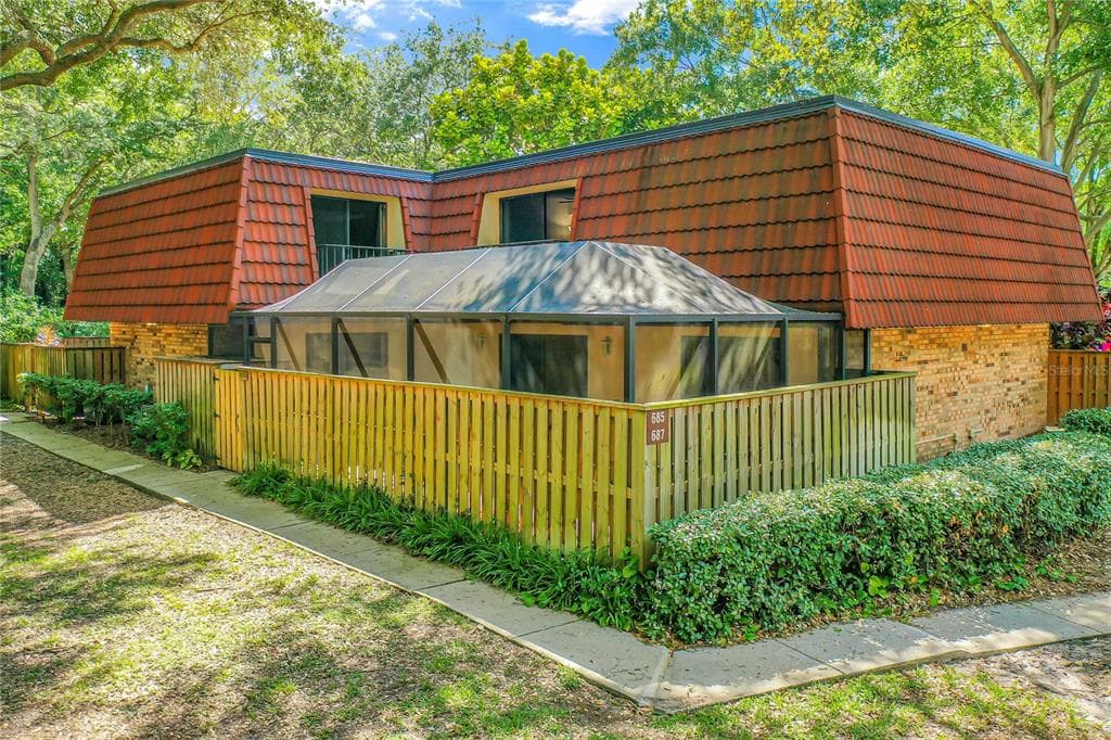 685 1ST CT PALM HARBOR, FL 34684