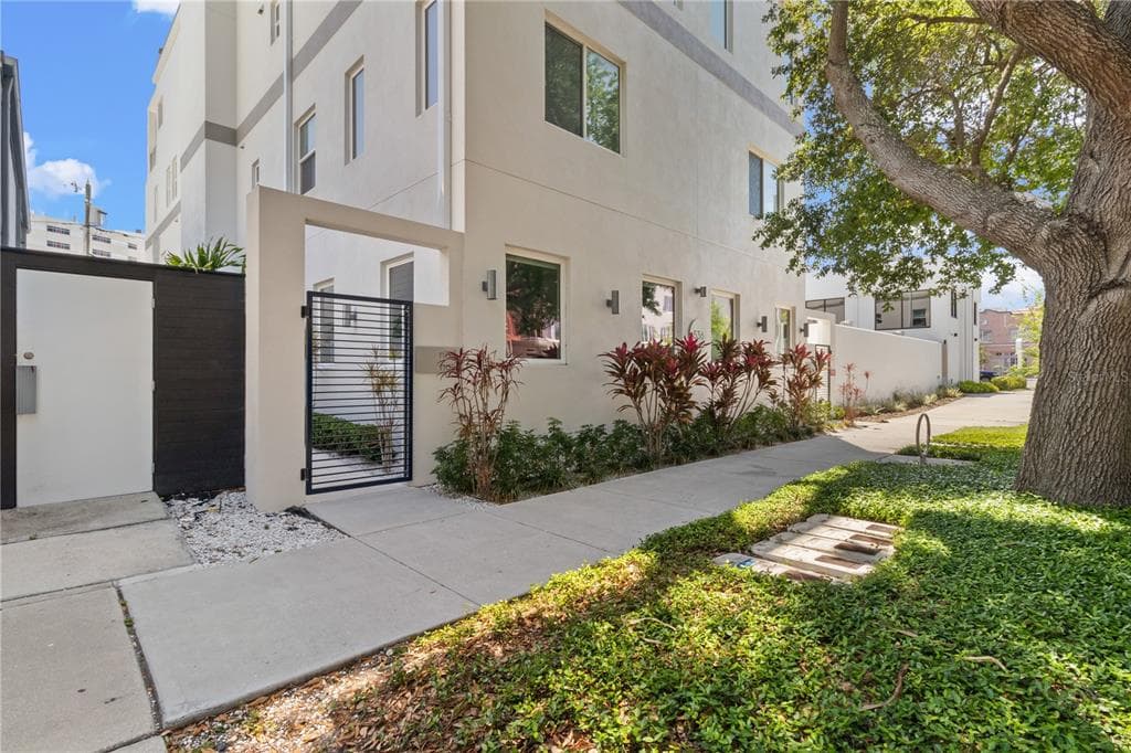 536 4TH AVENUE S UNIT 2