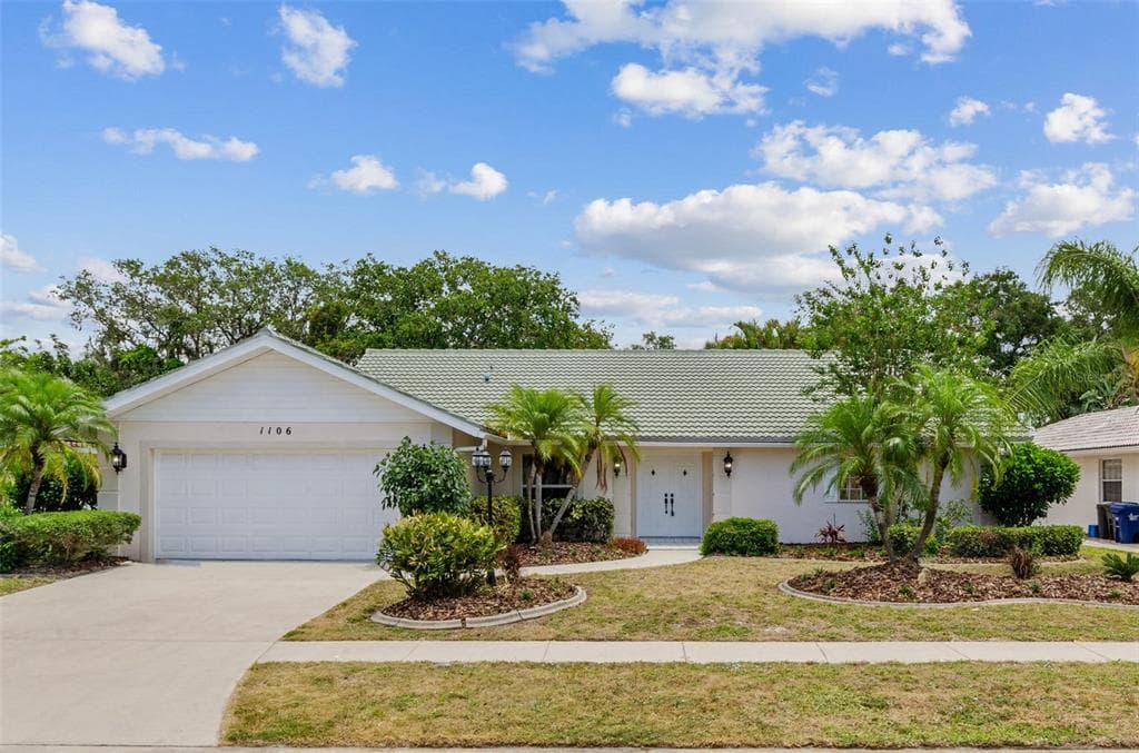 1106 HOOVER STREET NOKOMIS, FL 34275