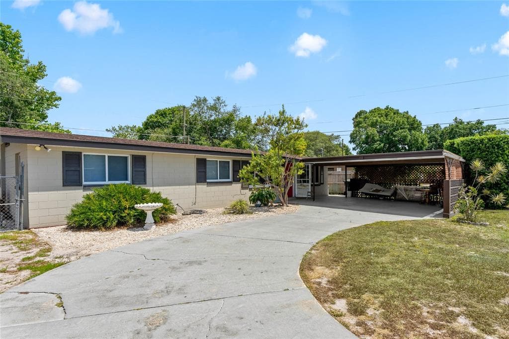818 STARKE LAKE CIRCLE OCOEE, FL 34761