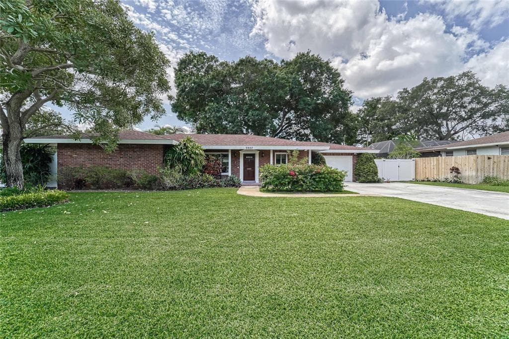 3907 16TH AVENUE W BRADENTON, FL 34205