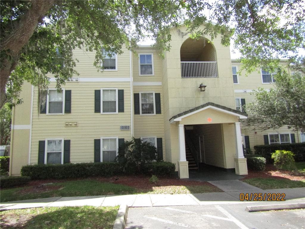 18571 BRIDLE CLUB DRIVE TAMPA, FL 33647