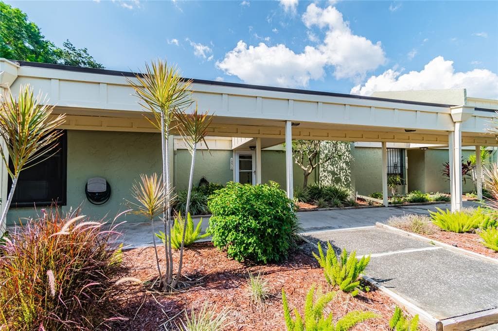 13512 PALMWOOD LANE UNIT 13512 TAMPA, FL 33618