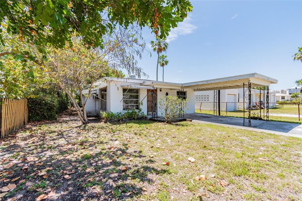 647 140TH AVENUE E MADEIRA BEACH, FL 33708