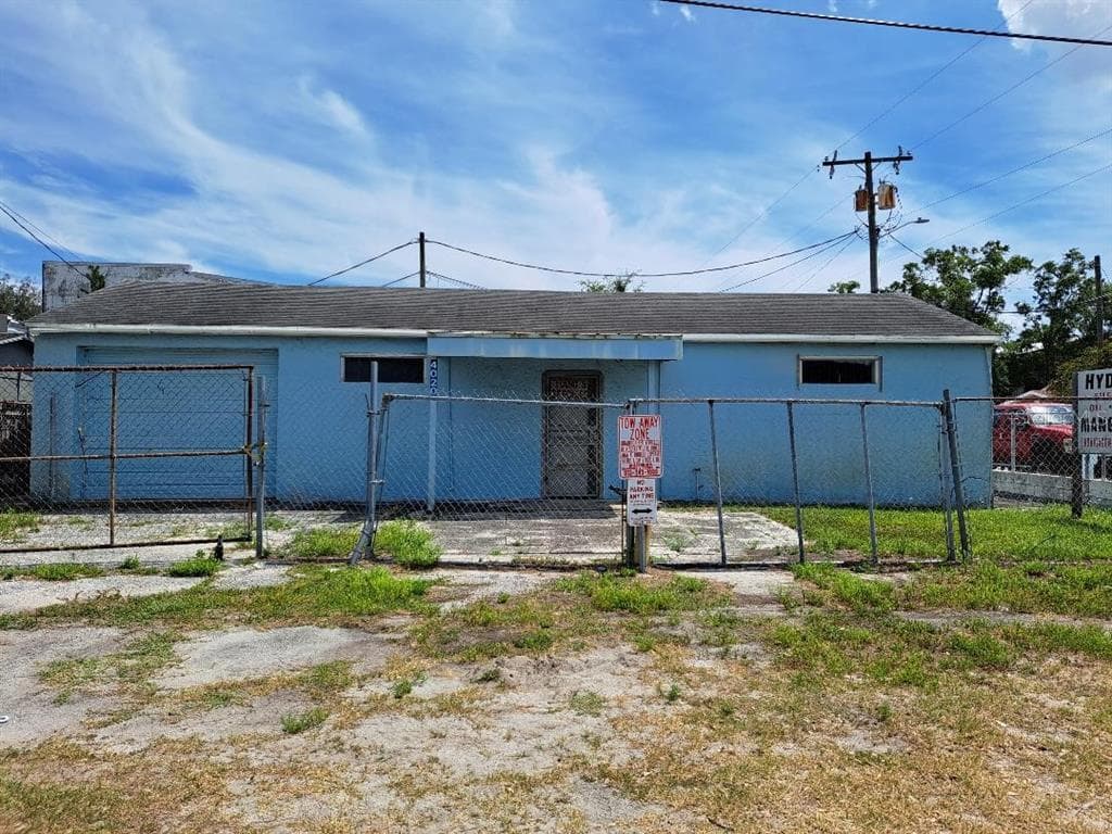 4020 W OSBORNE AVENUE TAMPA, FL 33614