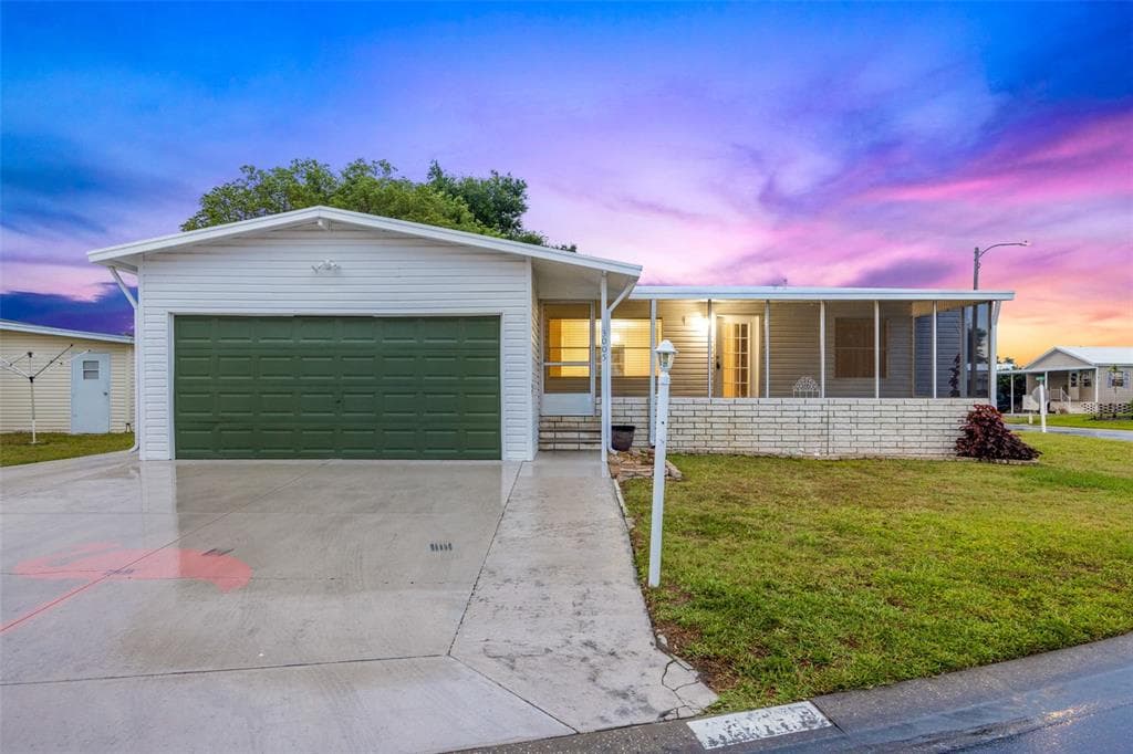 3005 WHISPERING LANE WESLEY CHAPEL, FL 33543