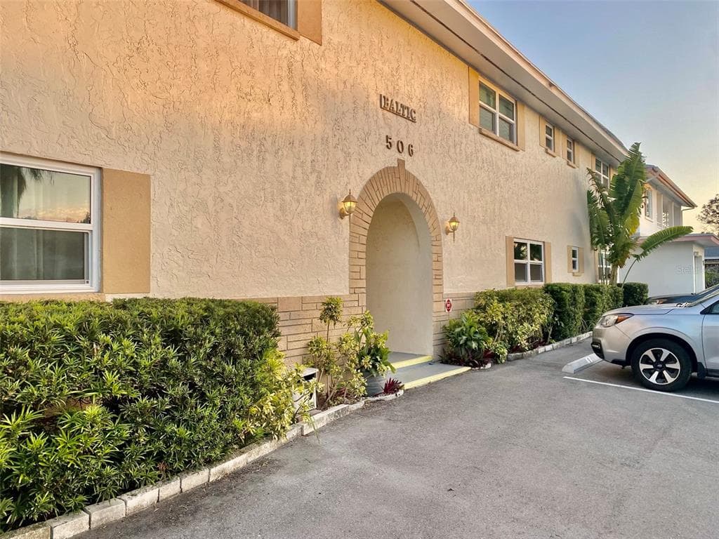 506 71ST AVENUE UNIT 4 ST PETE BEACH, FL 33706