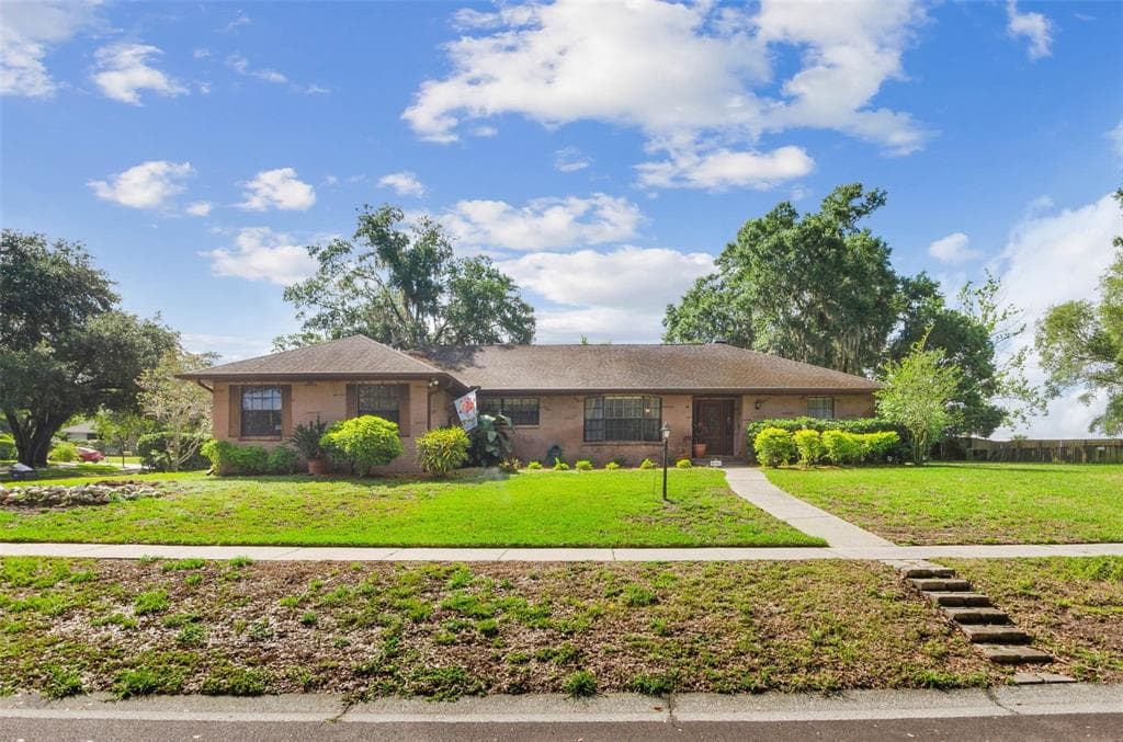 1913 CHESTNUTWOOD DRIVE VALRICO, FL 33596