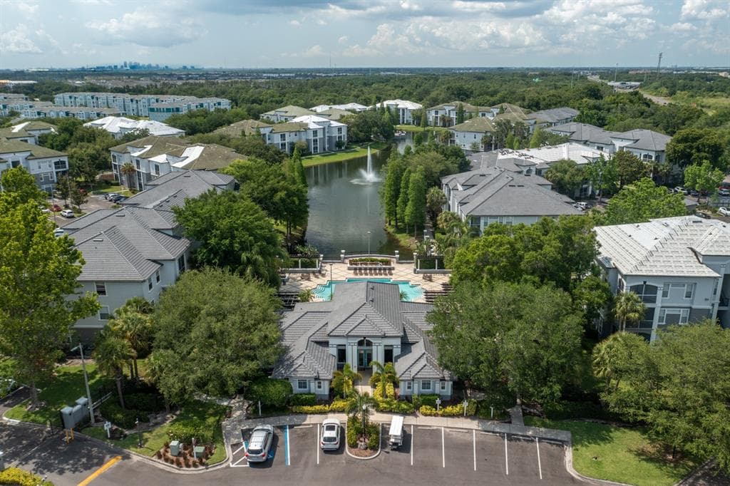 5827 LEGACY CRESCENT PLACE UNIT 302 RIVERVIEW, FL 33578