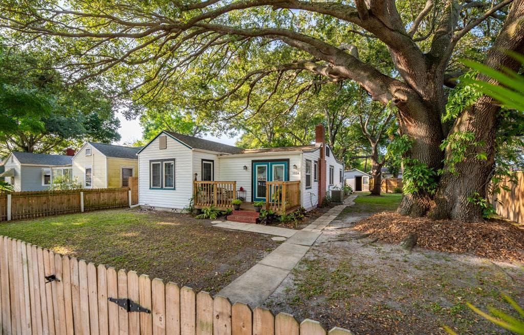 1924 21ST AVENUE N ST PETERSBURG, FL 33713
