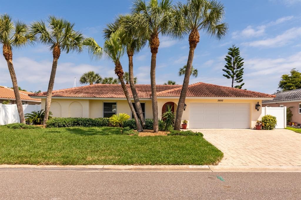 3893 48TH AVENUE S ST PETERSBURG, FL 33711