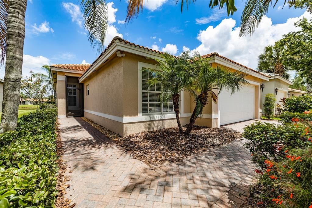 15615 CRYSTAL WATERS DRIVE WIMAUMA, FL 33598