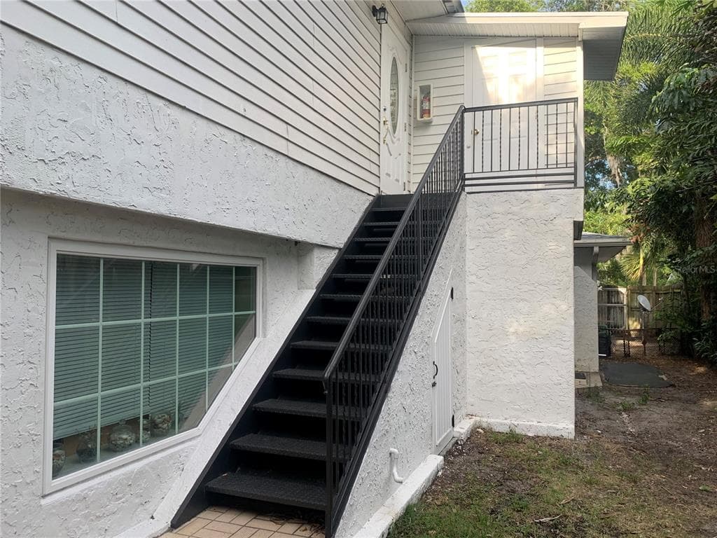 1309 LAKEVIEW ROAD UNIT B CLEARWATER, FL 33756