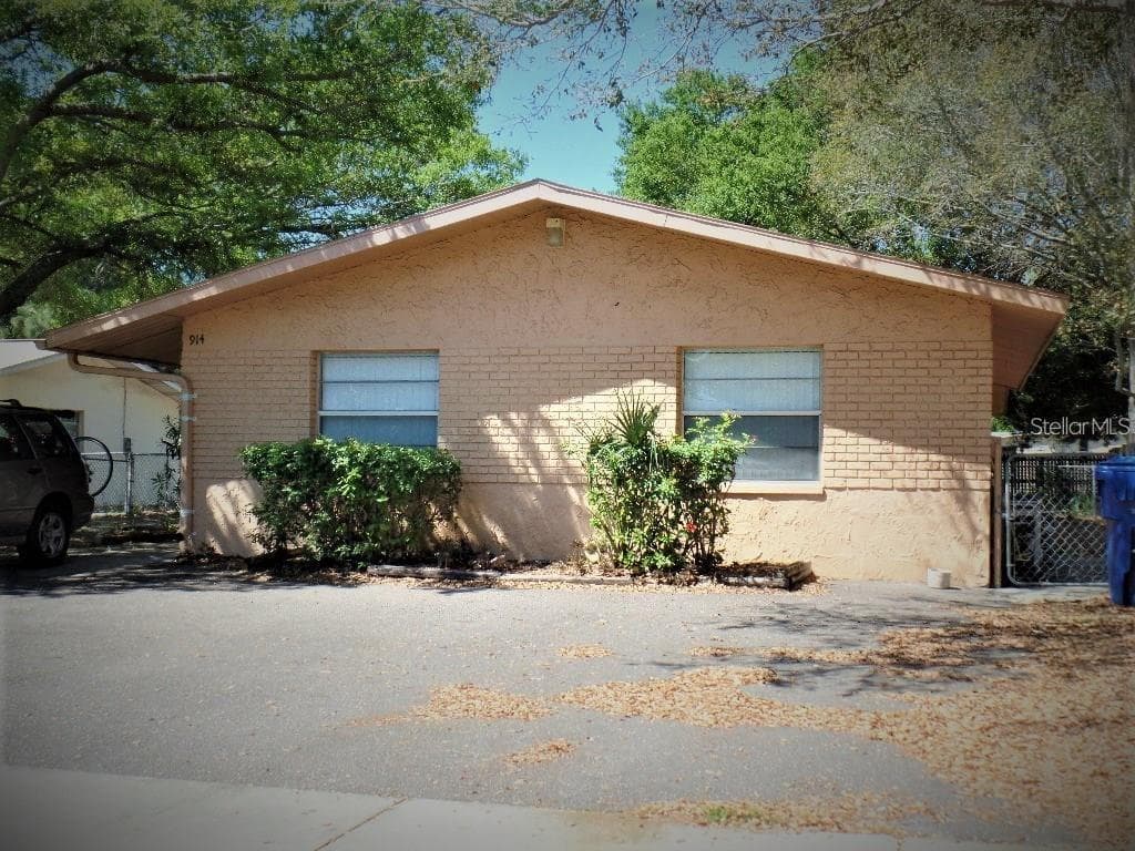 914 LAKE PALMS DRIVE LARGO, FL 33771