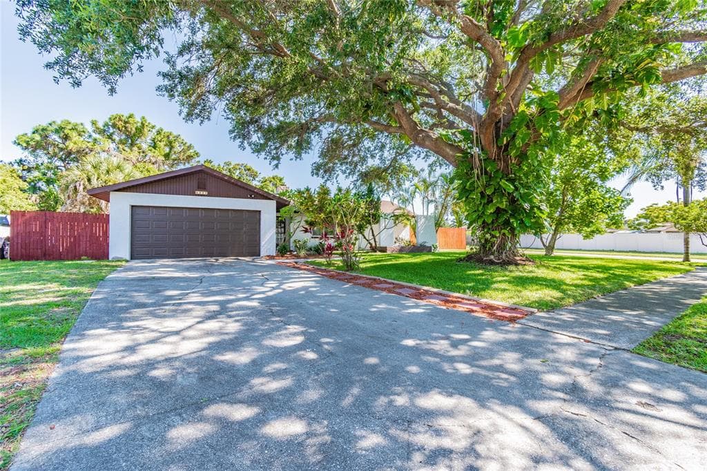 6237 HEATHER LANE N PINELLAS PARK, FL 33781