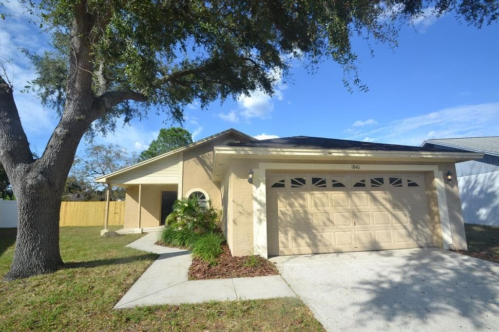 1840 TINSMITH CIRCLE LUTZ, FL 33559