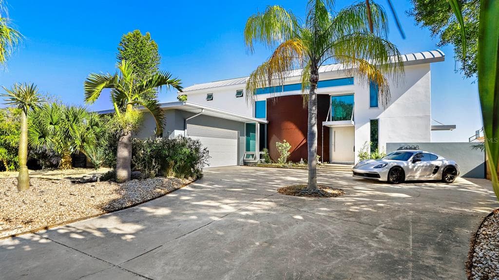 3998 COQUINA KEY DRIVE SE ST PETERSBURG, FL 33705