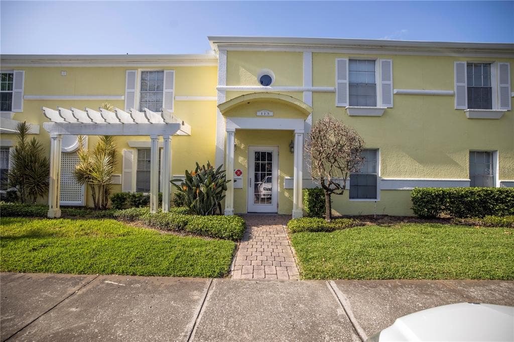 113 SEA HORSE DRIVE SE UNIT B ST PETERSBURG, FL 33705