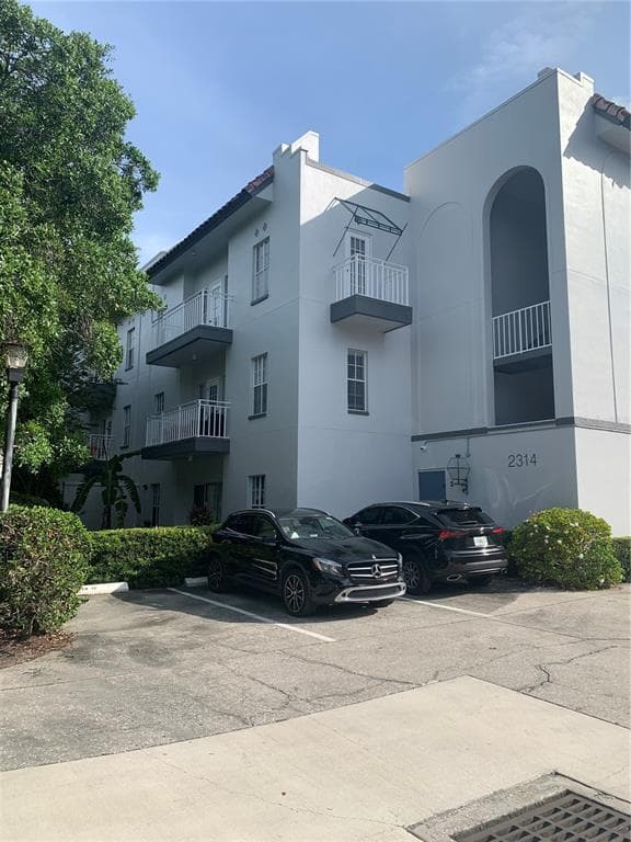 2314 S CLEWIS COURT UNIT 304 TAMPA, FL 33629