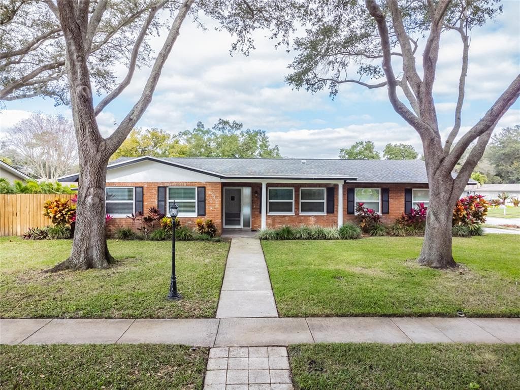 2234 EL DE ORO DRIVE CLEARWATER, FL 33764